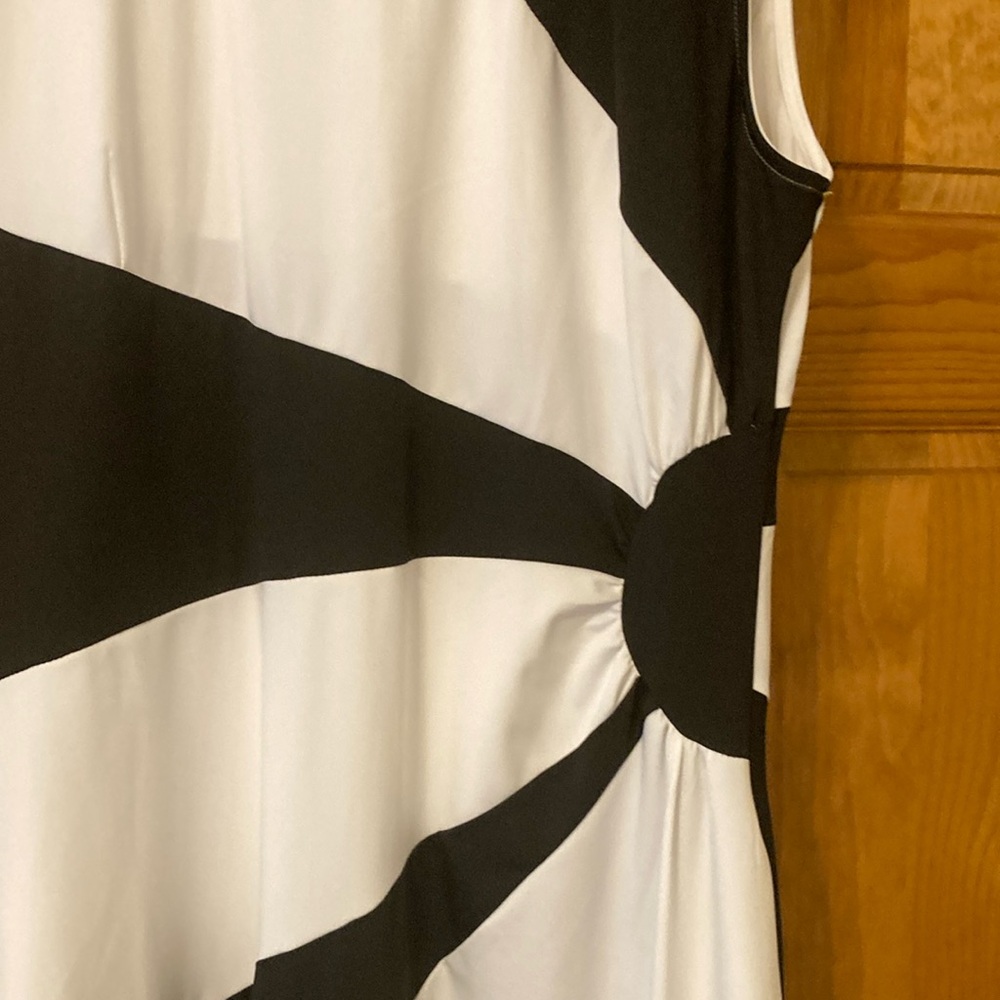 White and Black Asymmetrical A-Line Dress - Picture 3 of 7